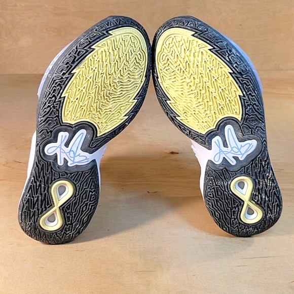 Nike Kyrie Infinity Smoke And Mirrors Basketball Shoes - Picture 8 of 9